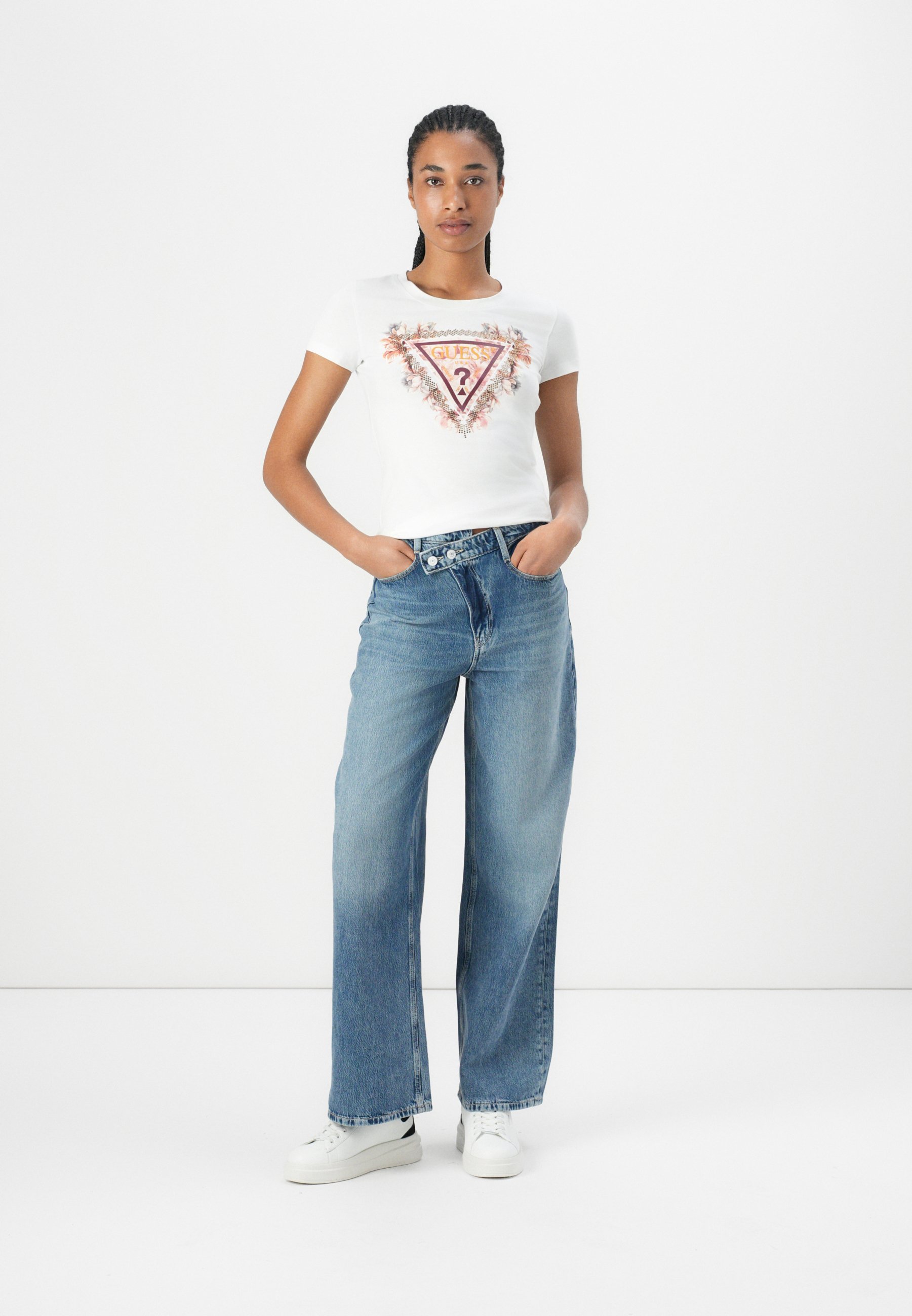 売れ筋商品|||ゲス Tシャツ レディース トップス TRIANGLE FLOWERS TEE - Print T-shirt - pure white ゲス レディース Tシャツ トップス FLOWER TRIANGLE TEE - Print