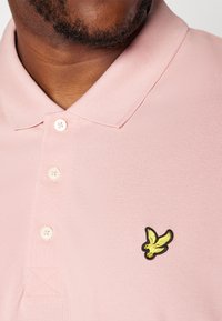 Lyle & Scott PLAIN - Poloshirt - palm pink