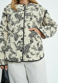 Desires CORA QUALITED - Lagana jakna - p fog sand print