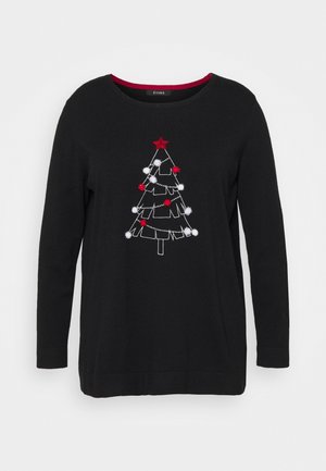Černý svetr s dlouhým rukávem s bílým vyšívaným vánočním stromkem ozdobeným bílými a červenými bambulemi a červenou hvězdou na vrcholu.