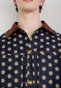 Sister Jane BUCK FLOWER JACKET UNISEX - Denim jacket - navy