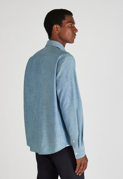 Lichtblauwe, lange mouw shirt van textuurstof, met een klassieke kraag, knoopmanchetten en een licht gebogen zoom.