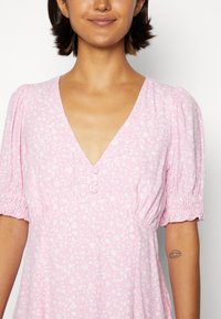 Forever New EMILY SKATER MINI DRESS  - Vestido camiseiro - quartz