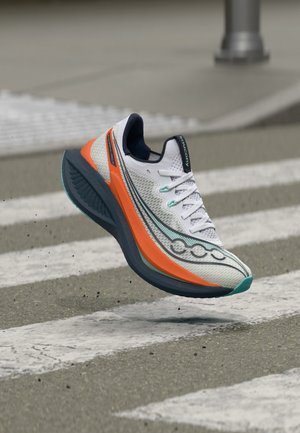 Saucony ENDORPHIN PRO 5 - Pantofi de alergare pe asfalt - white/navy