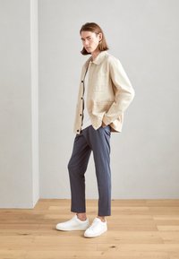 Lindbergh CLUB PANTS - Tygbyxor - dark blue