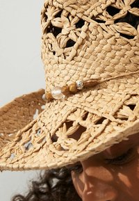 Next STETSON  - Klobúk - natural with shell chain