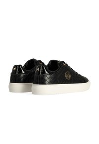 Czarne sneakersy z plecionej skóry z połyskiem, biała gumowa podeszwa i złoty akcent logo z tyłu, z zapięciem na sznurówki.