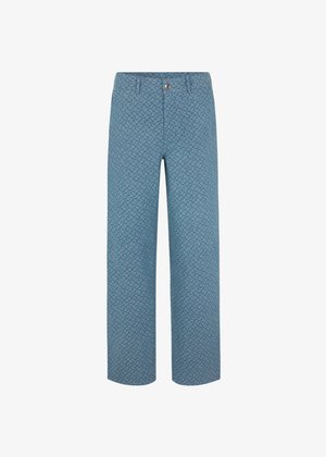 Pantalons bleu clair avec un motif géométrique blanc répétitif, fermeture éclair et un bouton frontal unique, présentant un design à jambe droite.