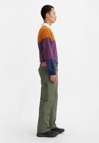 Levi's® Workwear 565™ LOOSE STRAIGHT - Delovne kavbojke - gray/olive