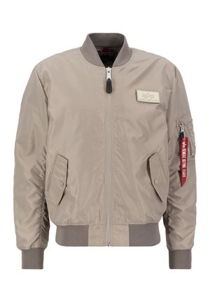 Helles beigefarbenes Bomberjackett mit Reißverschluss vorne, gerippten Bündchen und seitlichen Taschen. Verfügt über ein Patch auf der Brust und ein dekoratives Etikett am Ärmeln.