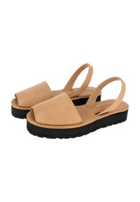 Sandales à talon ouvert en cuir beige, avec une semelle épaisse noire et un design minimaliste, présentant une texture lisse et sans motifs visibles.