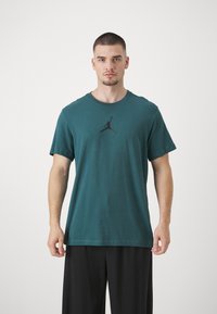 Jordan JUMPMAN SHORT SLEEVE CREW - Spordi T-särk - oxidized green/black