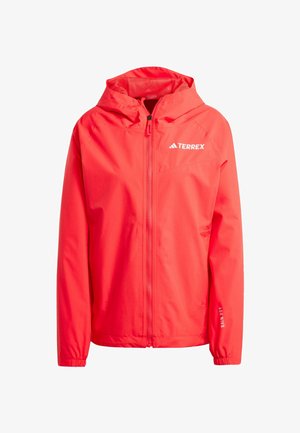 Rode Terrex-jack met een rits aan de voorkant, capuchon, elastische manchetten en meshvoering. Voorzien van een logo op de bovenste linkerzijde en een "RAIN.RDY"-detail op de mouw.