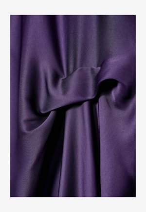 Reiss REGULAR FIT - MICHELLE TUCK-DETAIL MIDI - Alkalmi viselet - purple