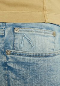 CARTER BLEACH - Kavbojke slim fit - light blue