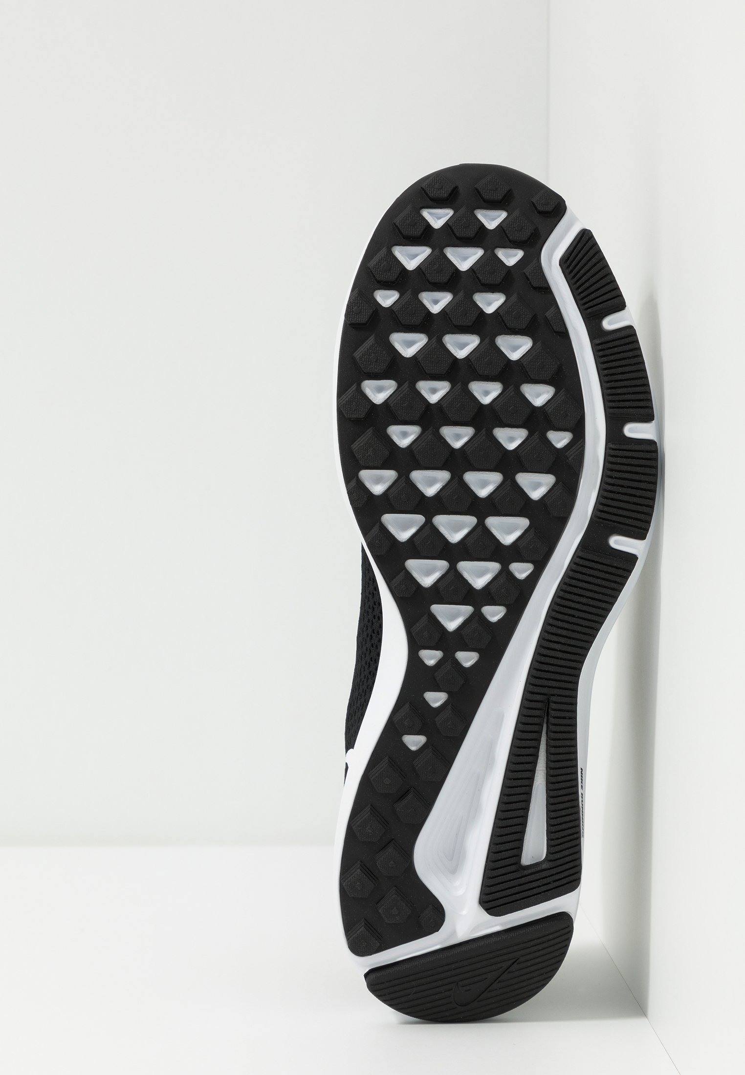 nike performance quest 2