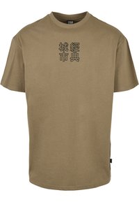 Khaki színű, rövid ujjú póló, kerek nyakkivágással, elöl fekete grafikai szöveggel ázsiai karakterekkel. Puha pamut anyag.