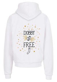 Biela mikina s kapucňou s textom "DOBBY JE SLobodný" v čiernej a zlatej farbe, obklopená zlatými hviezdami a ilustráciou ponožky. Navrhnutá s pohodlným strihom.