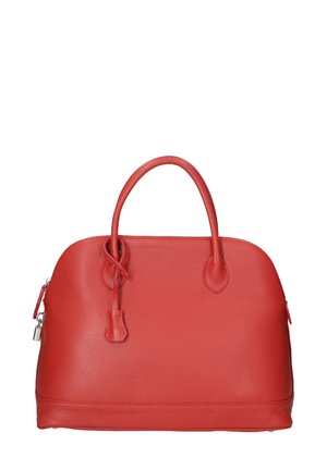 Rode leren handtas met een gestructureerde afwerking, voorzien van dubbele handgrepen, een ritssluiting en een zijvak met een zilveren sluiting.