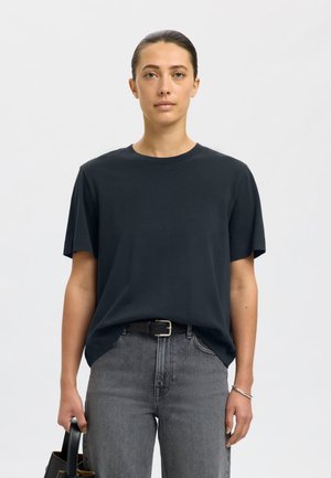 Selected Femme SLFESSENTIAL BOXY TEE - Lihtne T-särk - dark sapphire