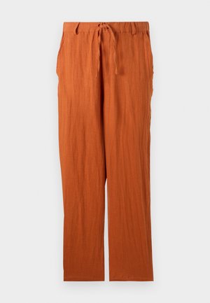 Rozsdabarna nadrág, amely textúrált anyagból készült, megkötős derékkal és egyenes szabással. Egyszerű és díszítetlen stílus.