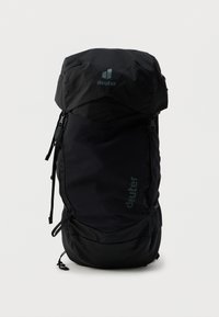 Rucsac negru dintr-un material rezistent, cu vârf rotunjit, curele laterale ajustabile și un logo tipărit într-o nuanță subtilă pe partea din față.