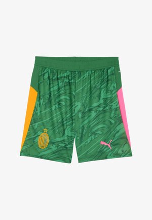 Žalios šortai su abstrakčiu raštu, turi oranžinius ir rožinius akcentus. Kairėje pusėje yra logotipas, o dešinėje - rožinė Puma emblema.