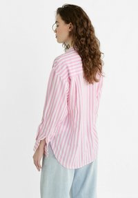 Stradivarius STRIPED - Camicia - light pink