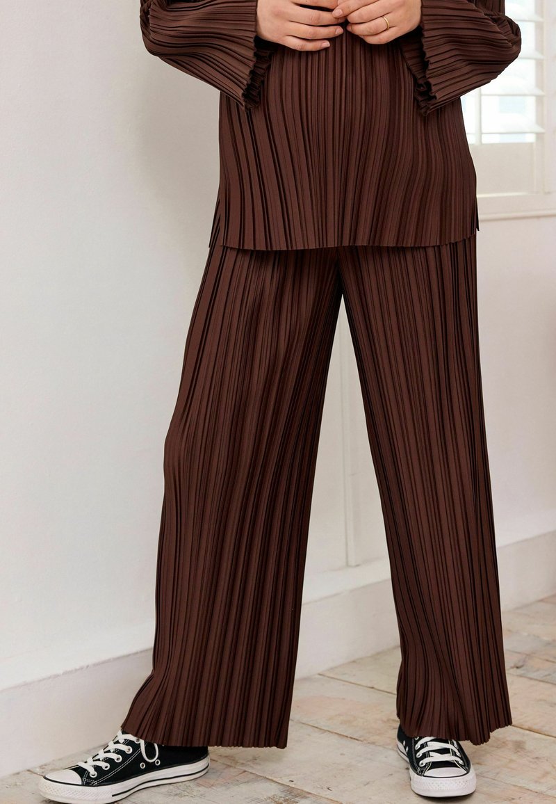 Next PLISSE STANDARD Trousers chocolate brown/brown Zalando.de