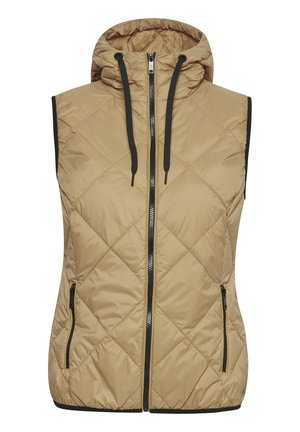 Gilet matelassé léger couleur tan avec une capuche, fermeture éclair sur le devant et finitions noires. Comprend deux poches latérales zippées et des détails de couture en diagonale.