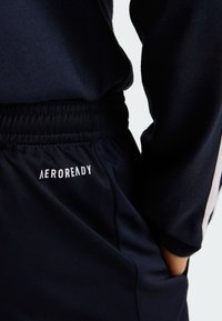 adidas Performance ESSENTIALS REGULAR FIT KIDS - Pantalón corto de deporte - legend ink   white
