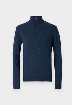 Suéter de color azul marino, con cuello de media cremallera, mangas largas, puños y dobladillo acanalados, fabricado en un suave tejido de punto con una textura lisa.