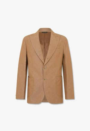 Blazer da uomo color cuoio con due bottoni, rever a lancia, due tasche a toppa frontali e una tasca a filetto sul petto, mostrato su sfondo bianco.