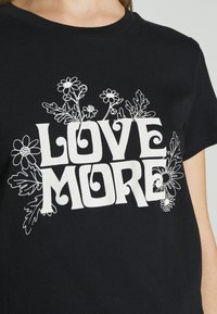 Levi's® THE PERFECT TEE - T-shirt estampada - caviar