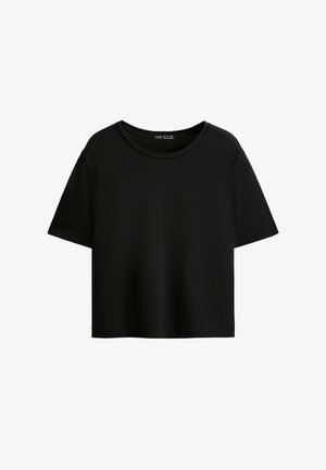 Černé tričko s krátkým rukávem, kulatým výstřihem a volným střihem. Hladká textura, žádné viditelné vzory nebo akcenty. Základní design.