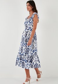LELA REGULAR FIT - Vapaa-ajan mekko - white