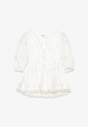 Witte blouse met gouden bloemenborduursel, pofmouwen, V-hals met striksluiting, geplooide taille en gegolfde zoom. Textuurstof.