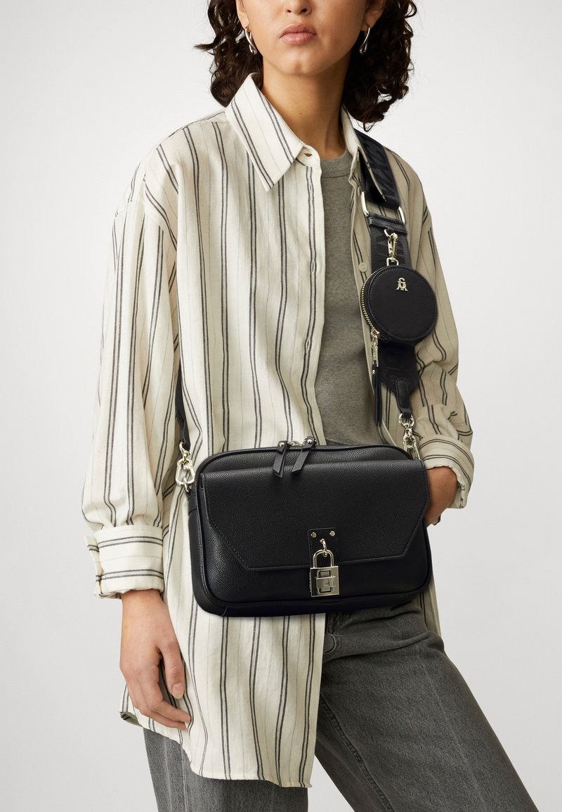 Steve Madden BLIGHT SET Geantă crossbody black/negru Zalando.ro
