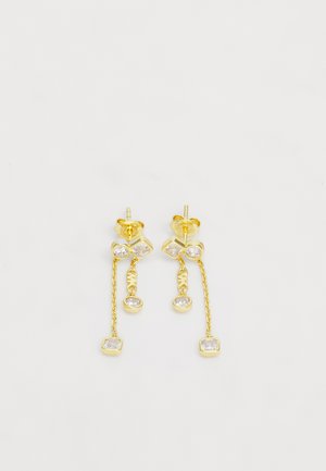 Boucles d'oreilles en or au design pendantes, ornées de pierres précieuses transparentes et d'accents de chaîne complexes, mettant en valeur un mélange de formes géométriques et organiques.
