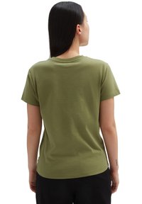 Vans FLYING V CREW - Camiseta estampada - loden green