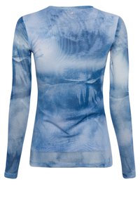 Langarmshirt in verschiedenen Blautönen mit einem aquarellartigen Muster. Weicher Stoff mit Rundhalsausschnitt und figurbetontem Schnitt.