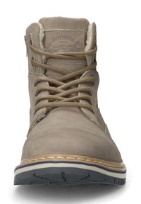 Beige leren laars met veters, zachte voering, ronde neus en ribbelrubberen zool. Beschikt over gestikte details en een zijrits.