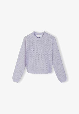 Pull en tricot lilas à manches longues avec un motif en dentelle géométrique, poignets, encolure et ourlet côtelés.