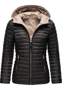 Giacca puffa nera con cappuccio, caratterizzata da un esterno liscio e lucido, texture a righe orizzontali e rivestimento beige. Include tasche con zip.
