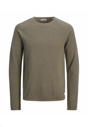 Pull à manches longues en vert olive atténué, fabriqué en tissu texturé avec un col rond et des poignets côtelés. Dispose d'une étiquette logo à l'ourlet.