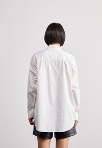 Carhartt WIP BLAZE - Blusa - white/black