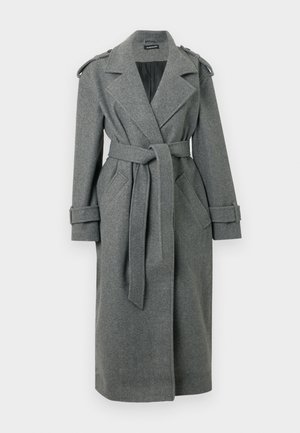 Grijze trenchcoat van een wolmix met een tailleband, brede revers en epauletten. Voorzien van zijzakken en een enkel-rij knoopsluiting.