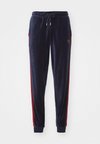 DAMARIND - Joggebukse - maritime blue/merlot