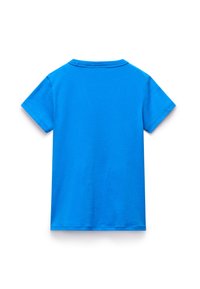Trumpo rankovėmis T-shirt ryškiai mėlynos spalvos, pagamintas iš medvilnės. Išskirtinis apvalus kaklas ir lygus audinys su siūlėmis. Tik nugaros vaizdas, be grafikos.