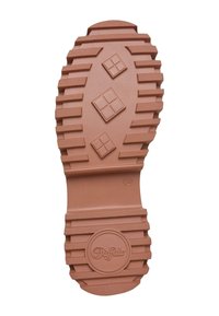 Semelle de chaussure en caoutchouc marron, présentant une texture rugueuse épaisse, des motifs carrés et un logo rond embossé au talon. Taille marquée comme 38.